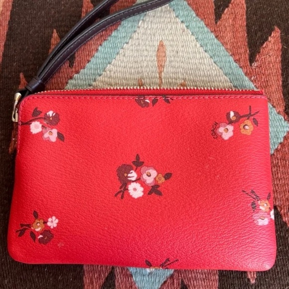 Coach Corner Zip Wristlet -Limited Edition (poppy red floral pattern)- Like New! - Picture 3 of 5